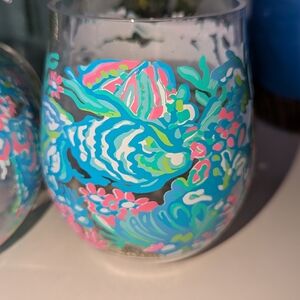 NWOT 2 LILLY PULITZER COLORFUL FLORAL AND FISH STEMLESS WINE GLASSES NEVER USED